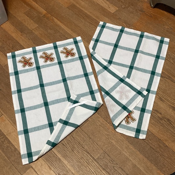 Gingerbread Holiday Tea Towels Hand Towels Cotton Checkered Set of 2 - Picture 5 of 7